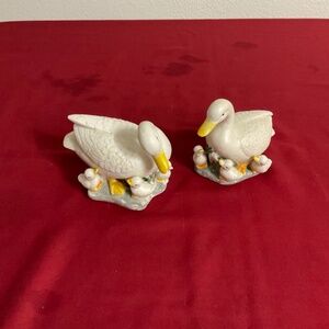 Vintage Mama Duck with 3 Babies ducks Set of 2 porcelain figurines Collectable